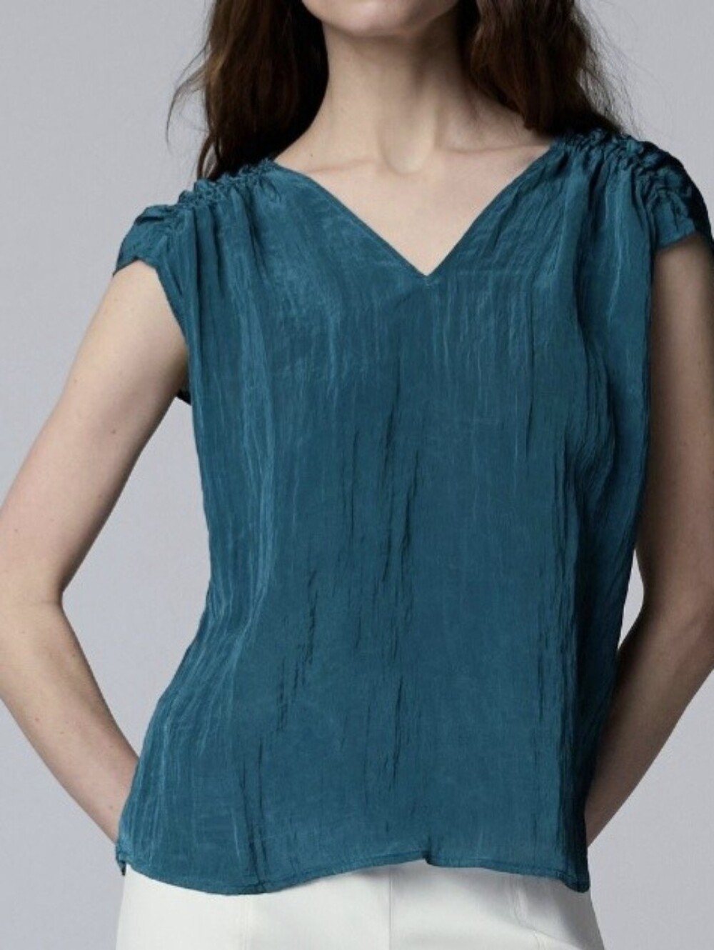NWOT Simply Vera Wang Minimalist Teal Flowy Blouse